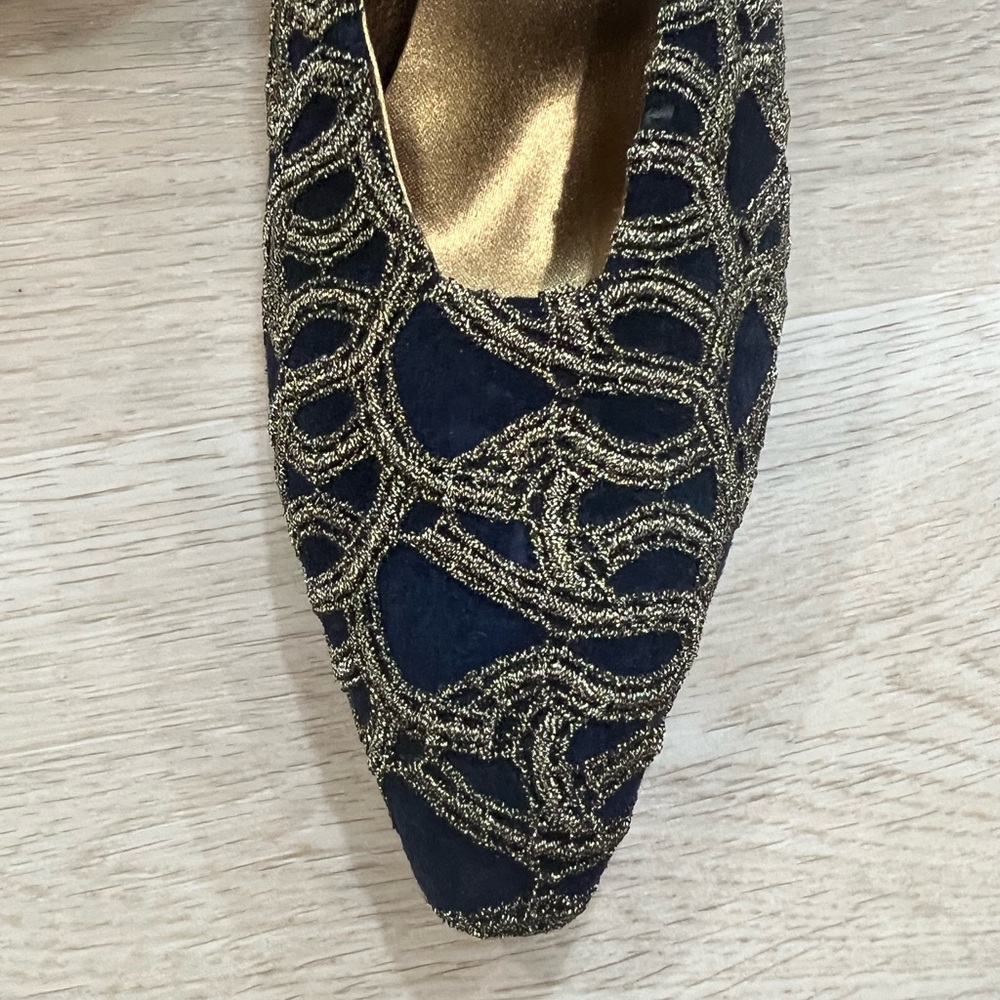 Joan & David Shoes - Picture 2 of 4